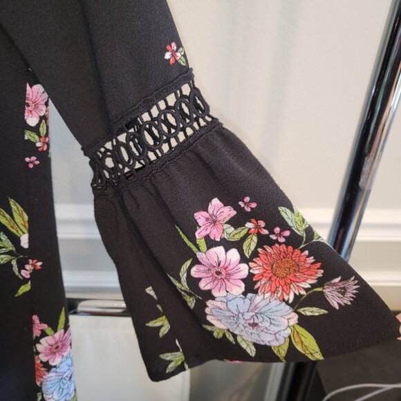 Women's Top Open Kimono Style Blouse Lacy Bell Sleeves Floral Size Small - Picture 2 of 11